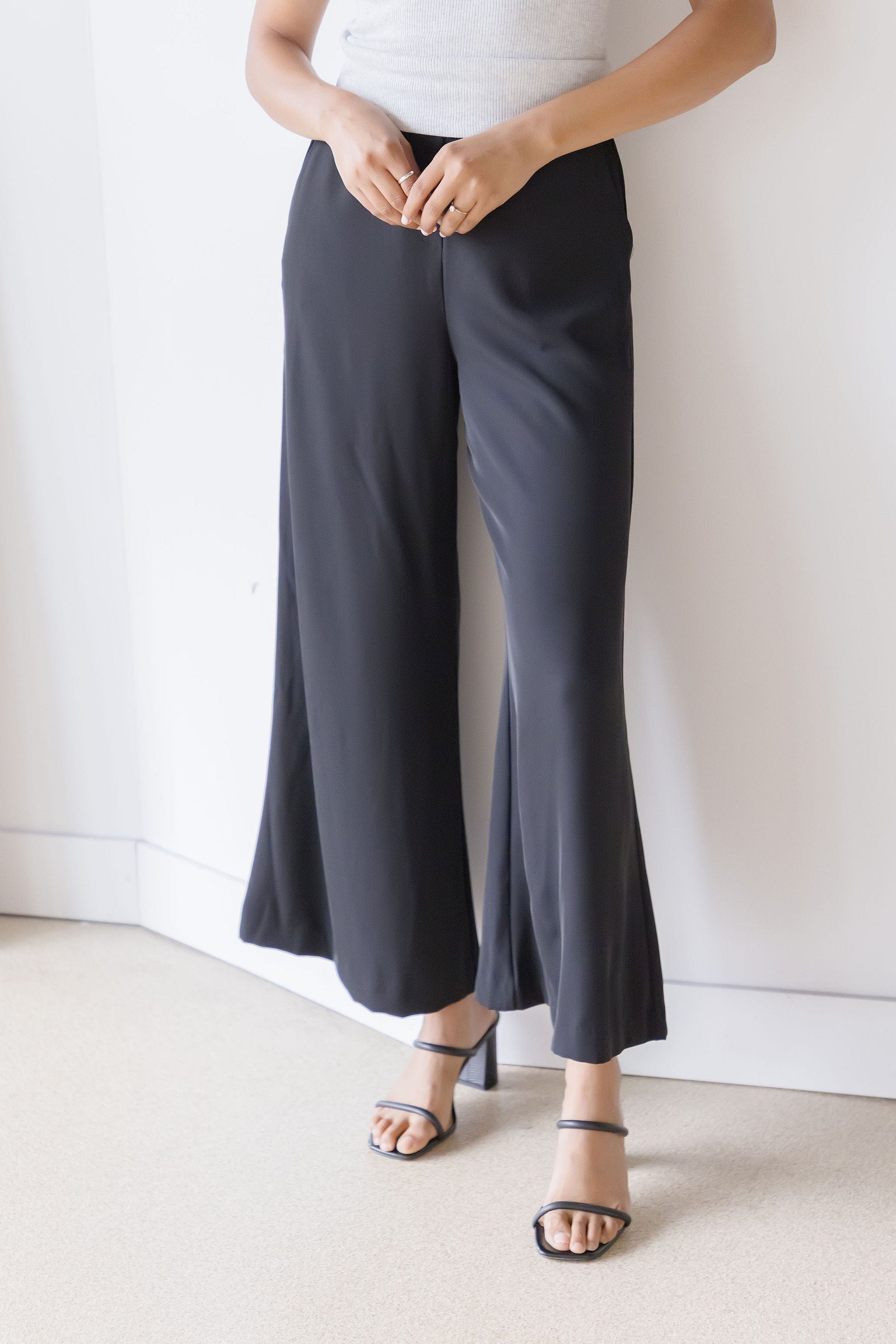 Olina Cropped Wide Leg Trouser Olina Cropped Wide Leg Trouser
