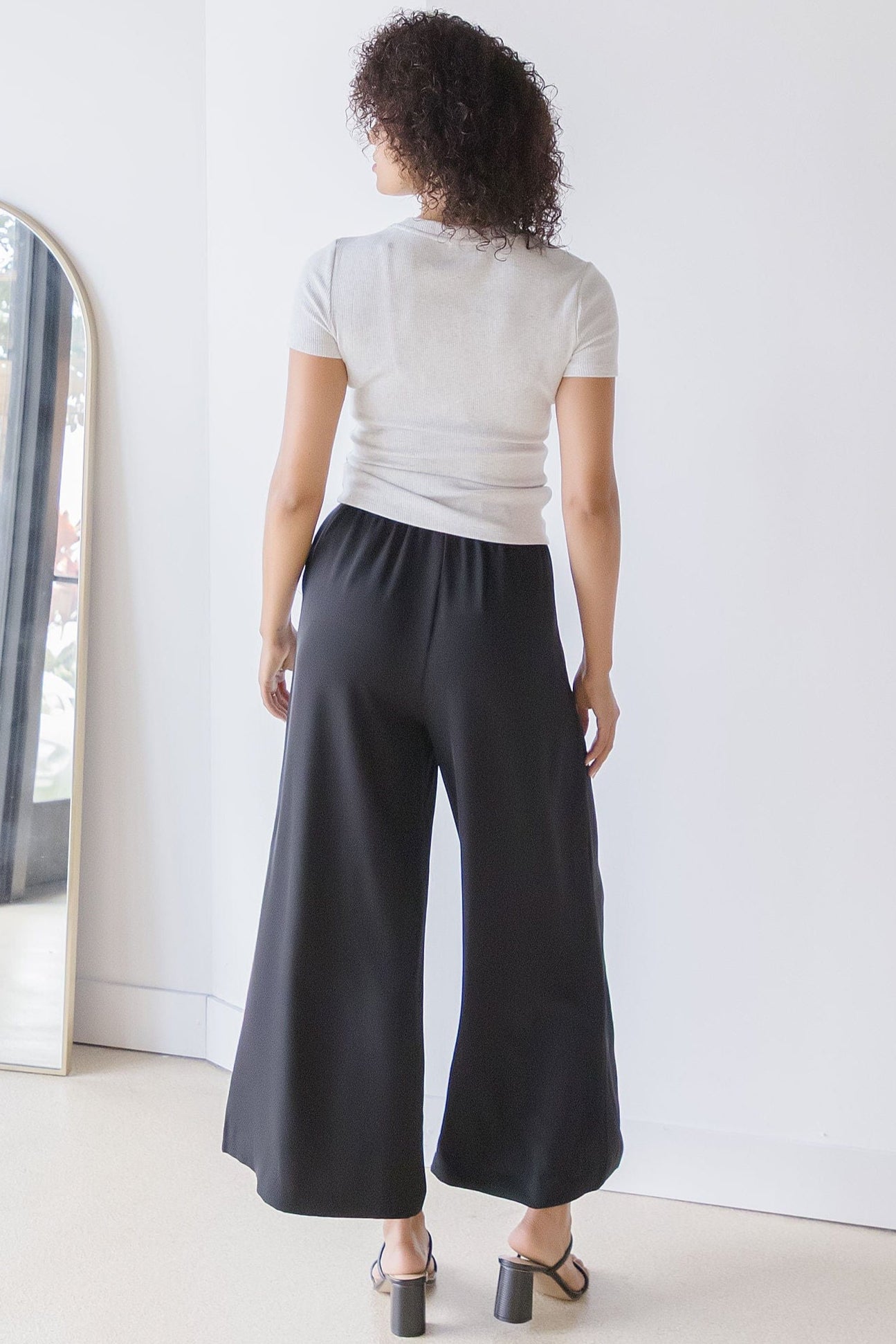 Olina Cropped Wide Leg Trouser Olina Cropped Wide Leg Trouser