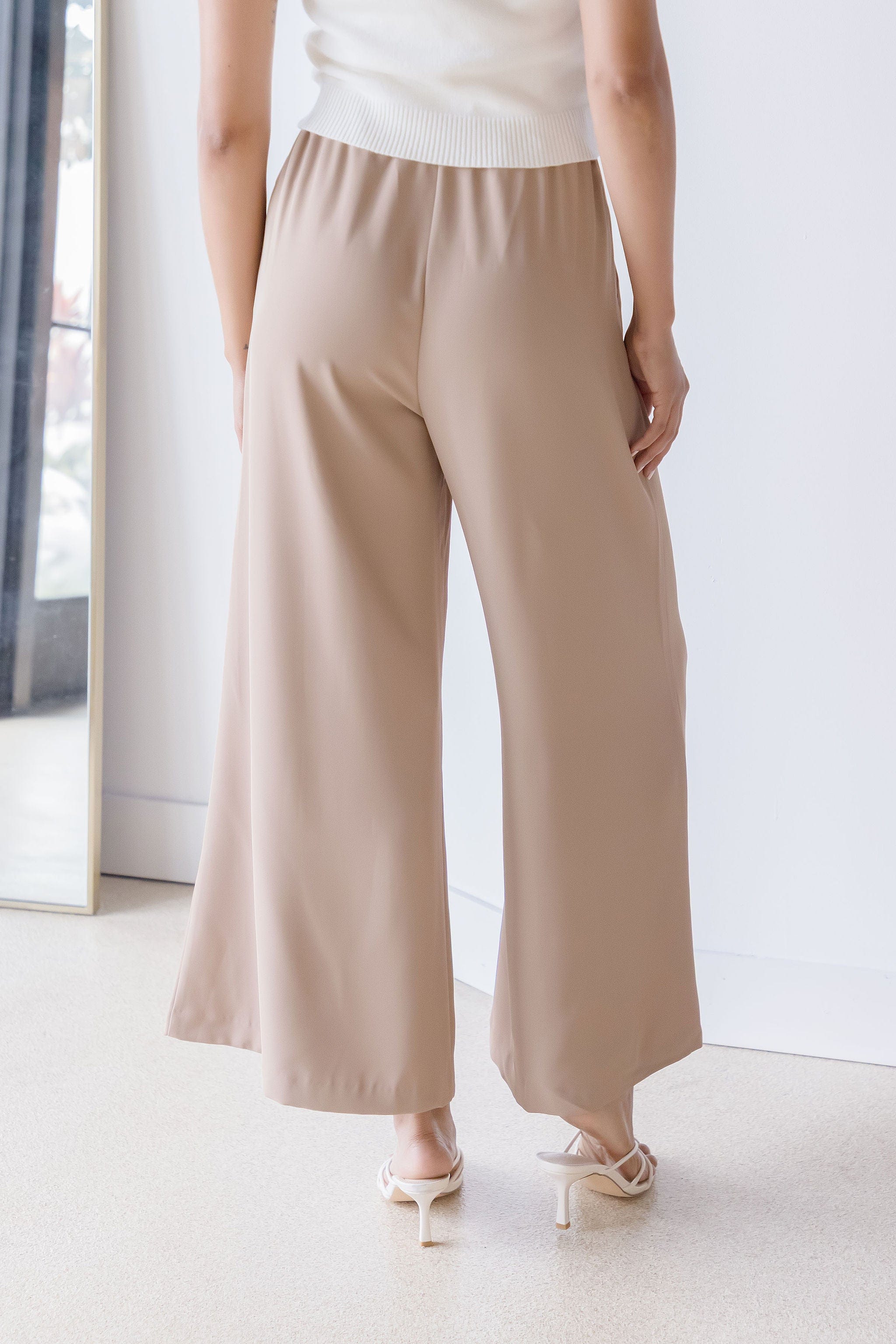 Olina Cropped Wide Leg Trouser Olina Cropped Wide Leg Trouser