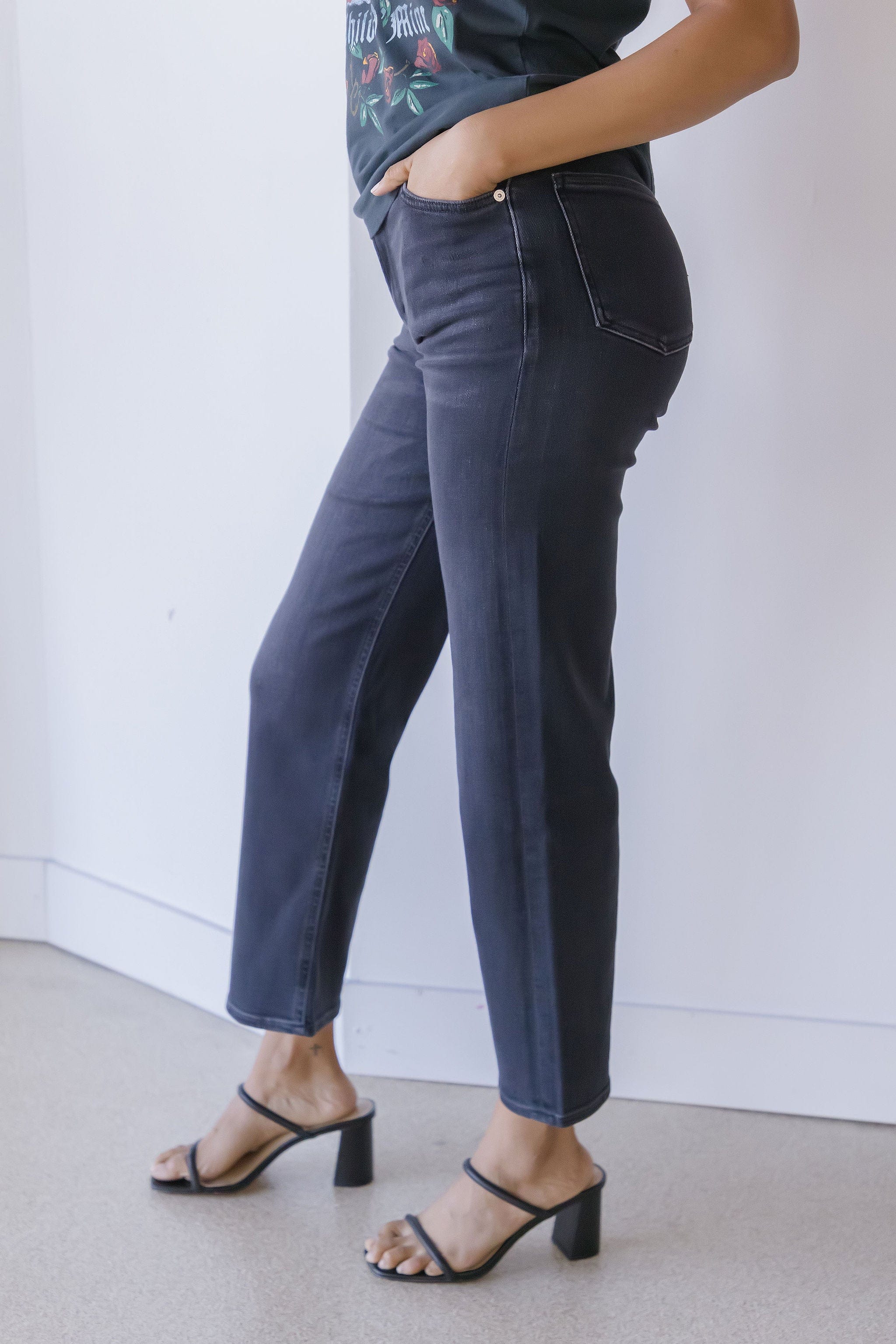 Palma Clean Hem Straight Leg Jean